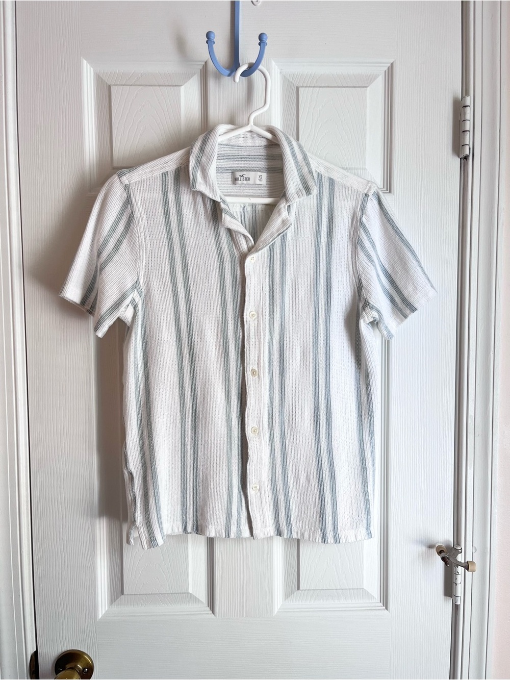 Hollister White Green Knit Button Up Short Sleeve Top